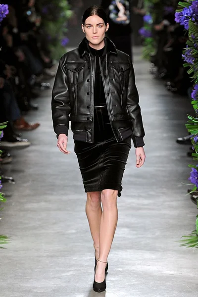 Look 18